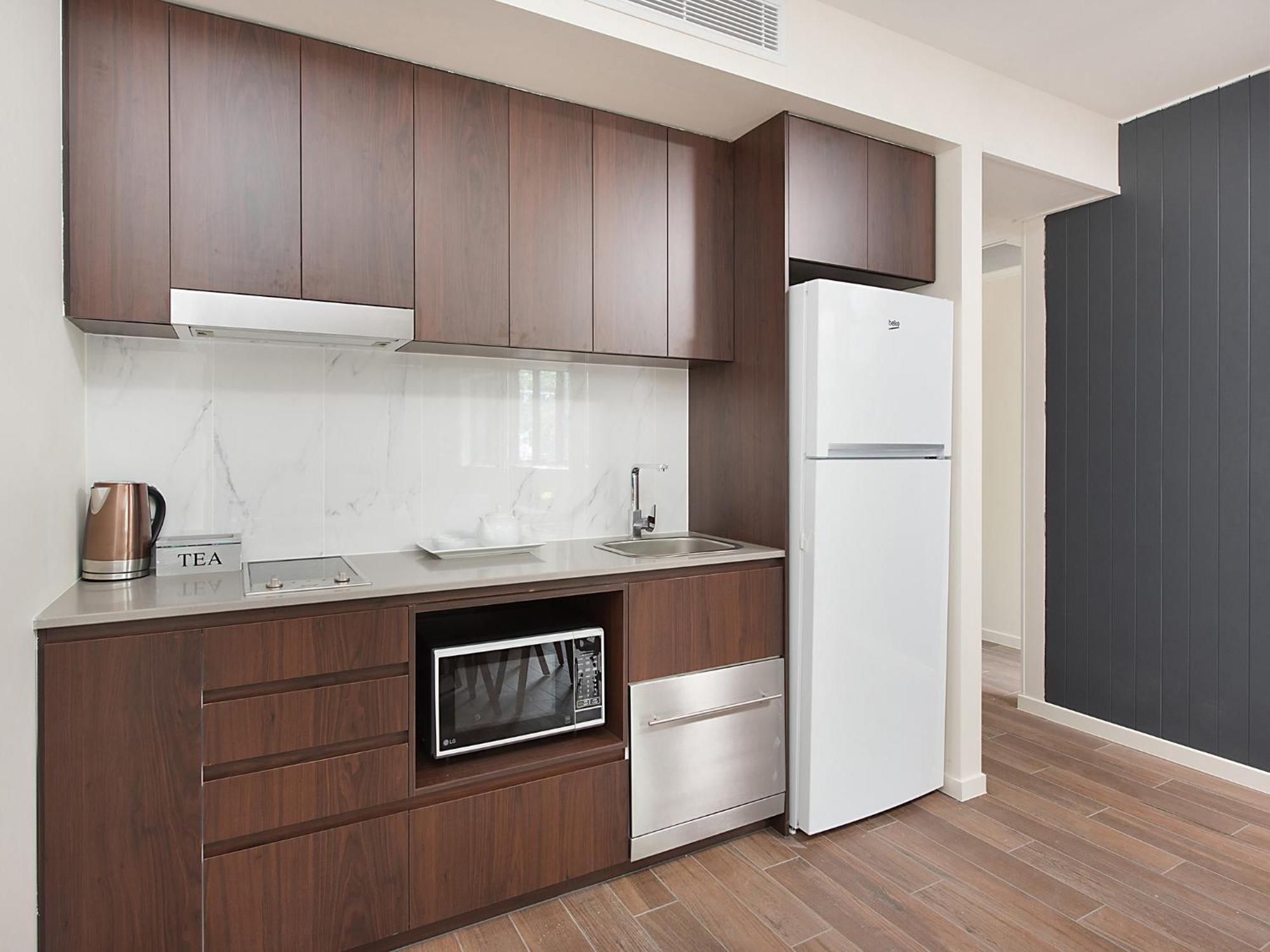 Altitude On Montville Camera foto A typical kitchen in a student apartment