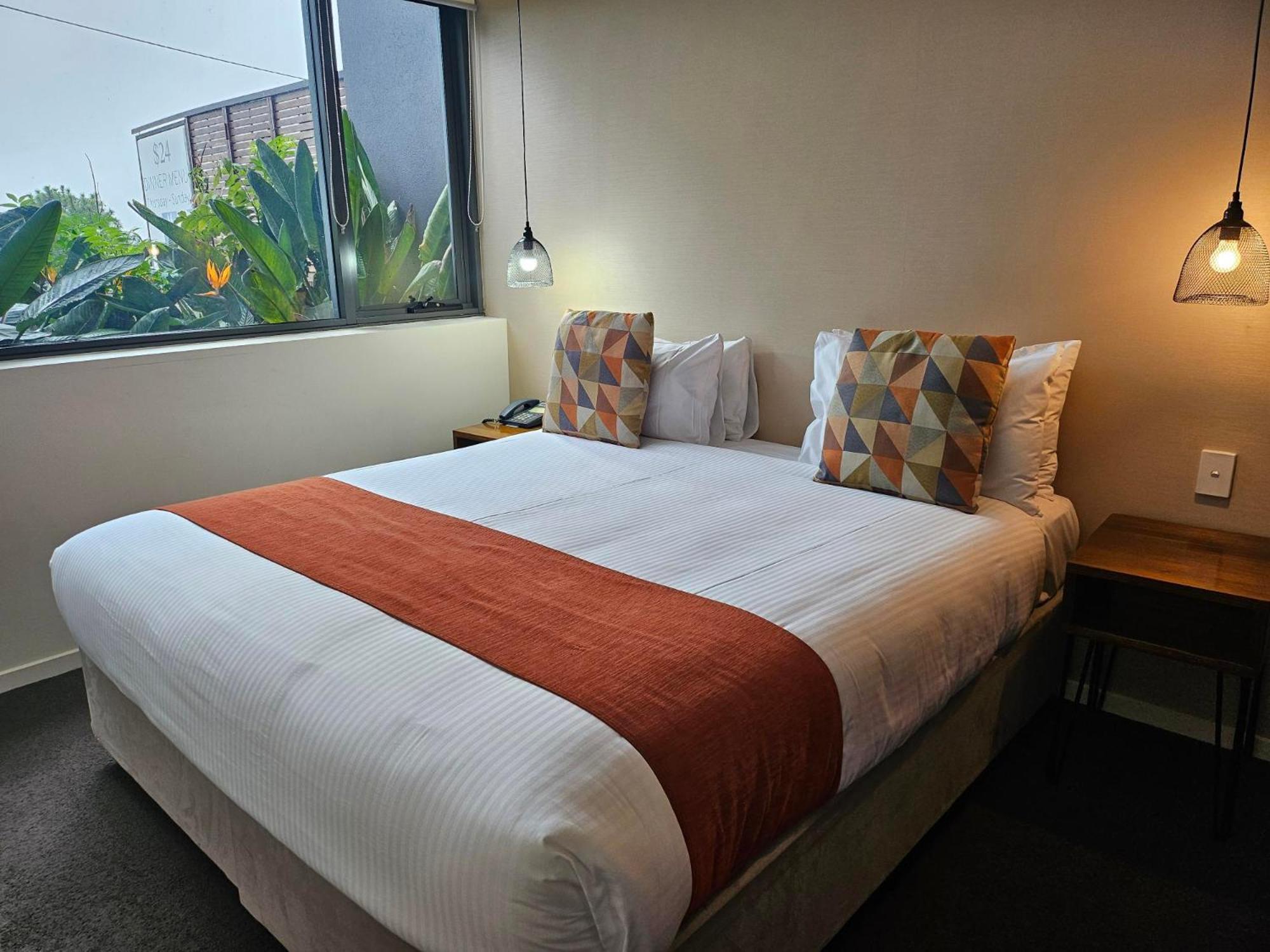 Altitude On Montville Camera foto A bed with a bed runner
