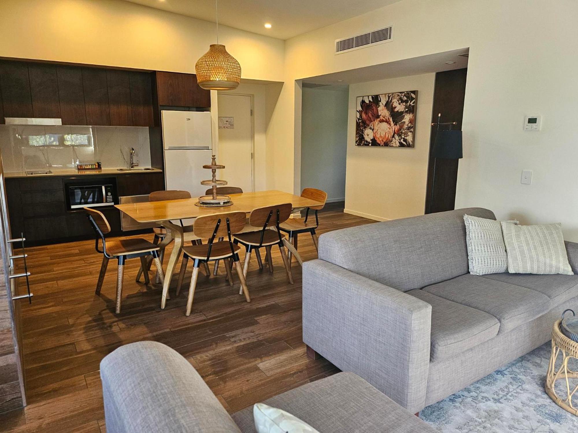 Altitude On Montville Esterno foto A typical apartment at the Village