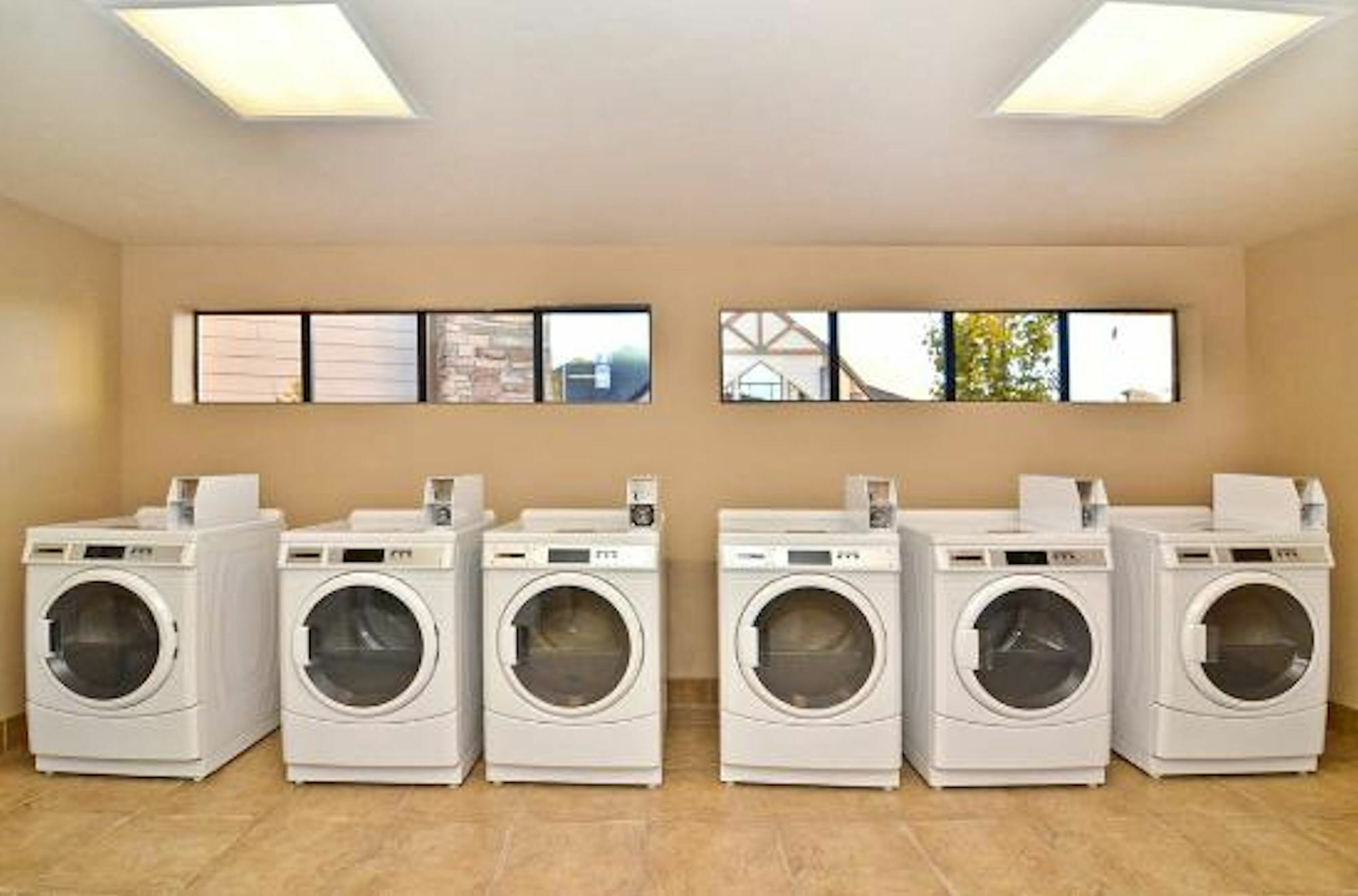 Altitude On Montville Esterno foto Laundry facilities at the University of Washington